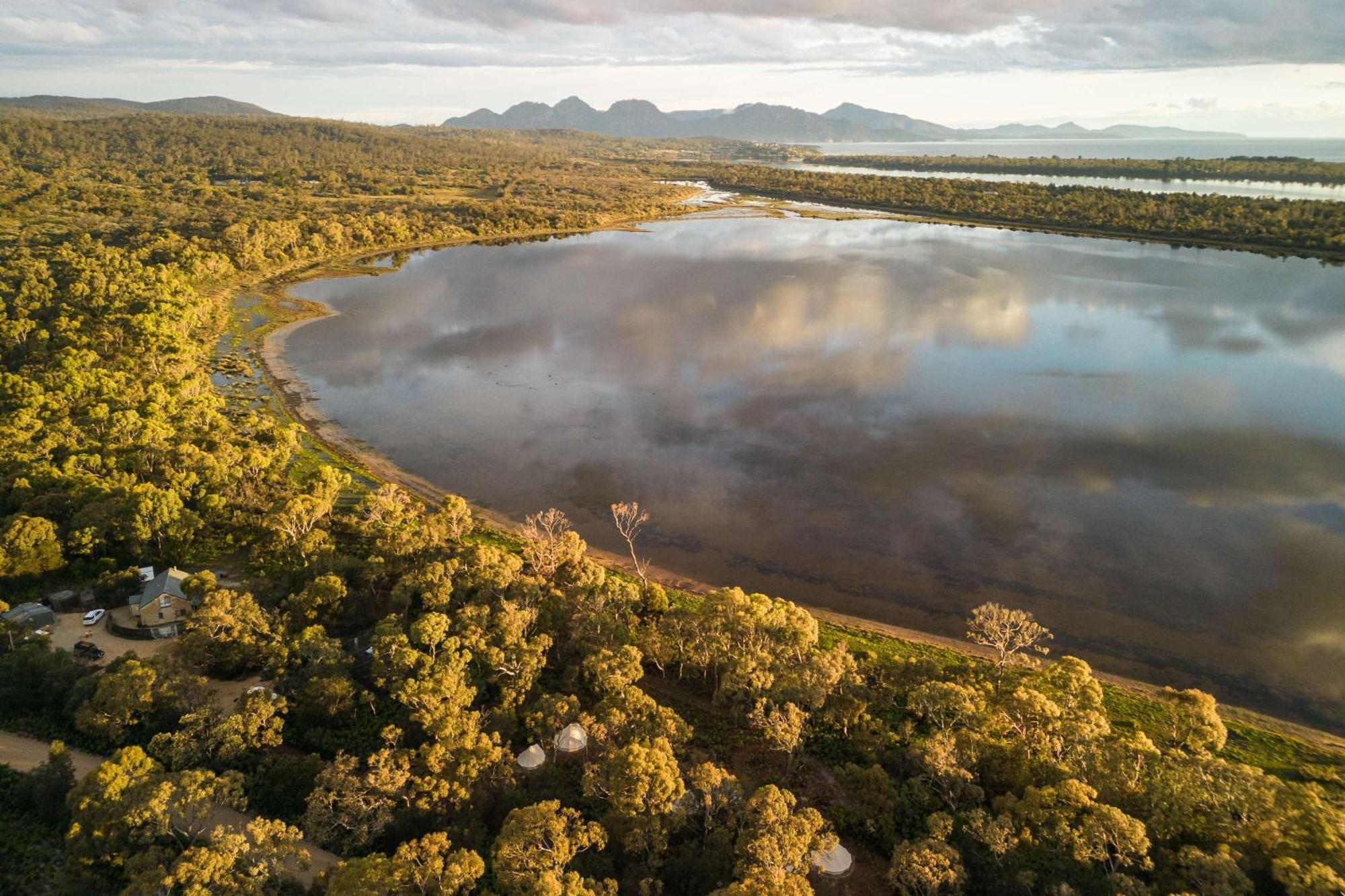 فندق Numie - Freycinet Peninsula - Glamping - Heated - Waterfront كولز باي المظهر الخارجي الصورة