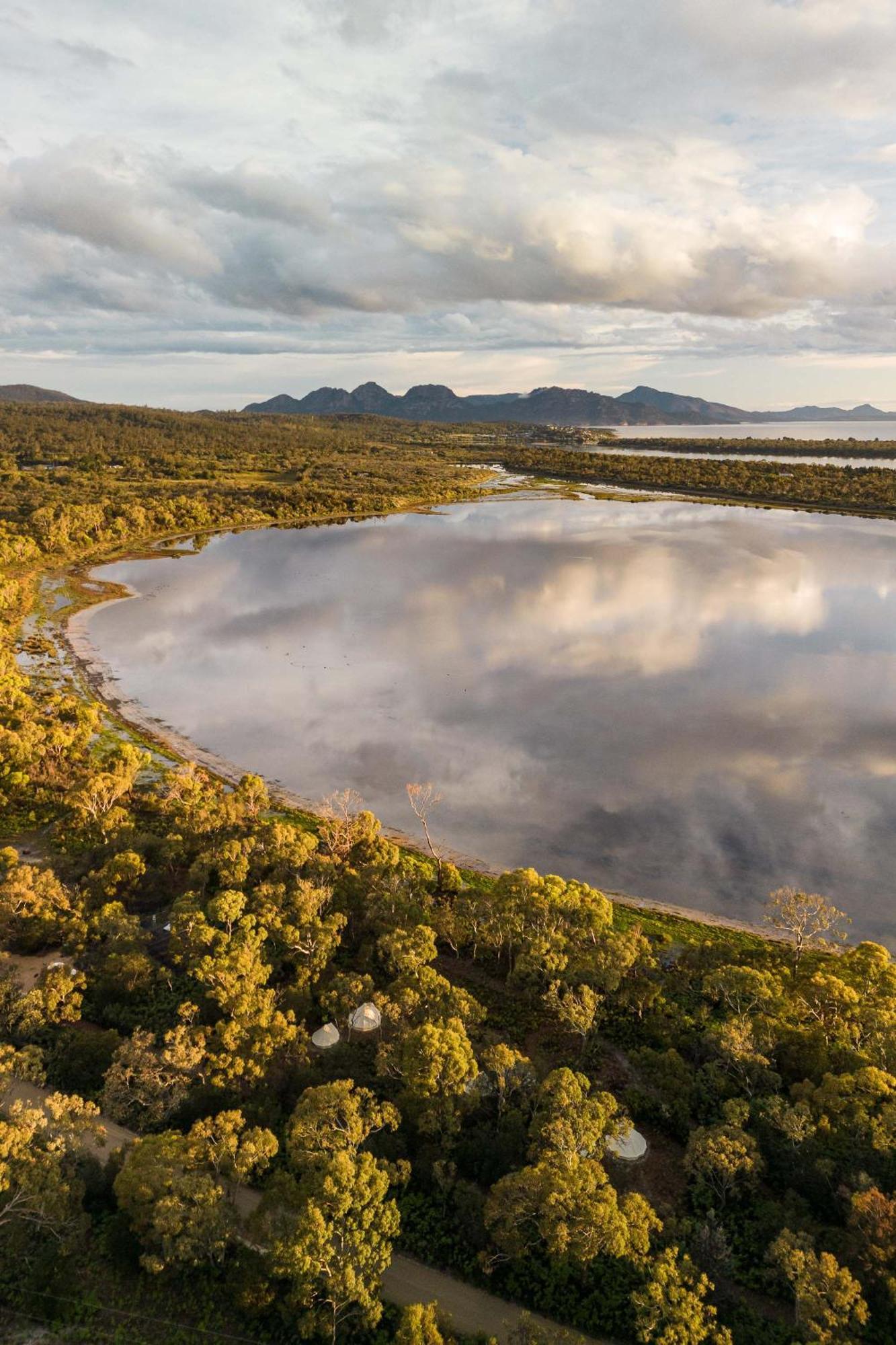 فندق Numie - Freycinet Peninsula - Glamping - Heated - Waterfront كولز باي المظهر الخارجي الصورة